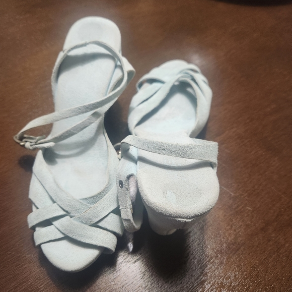 UGG Mint suede Wedges. - Picture 4 of 6